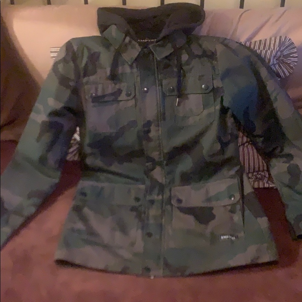 Men’s Cargo jacket hood zipper and snap